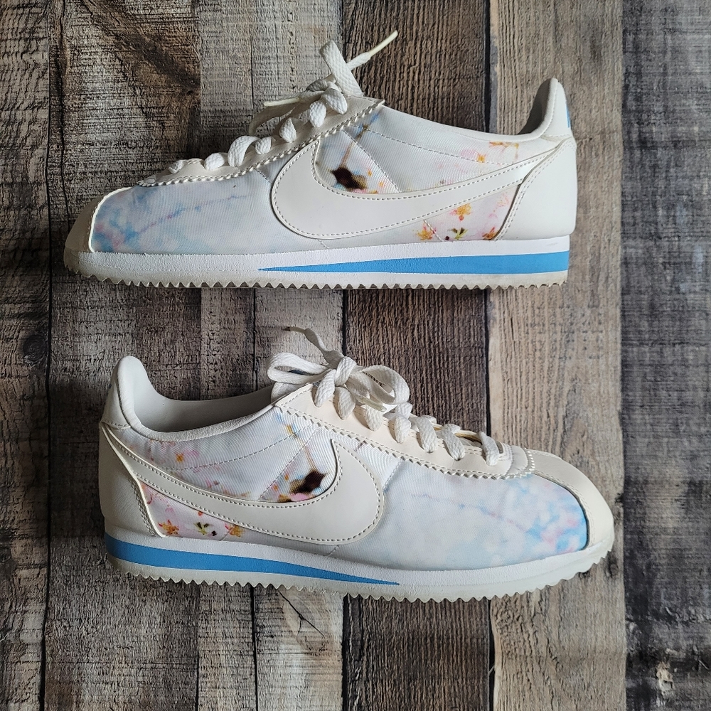 Womens Nike Classic Cortez Size 9